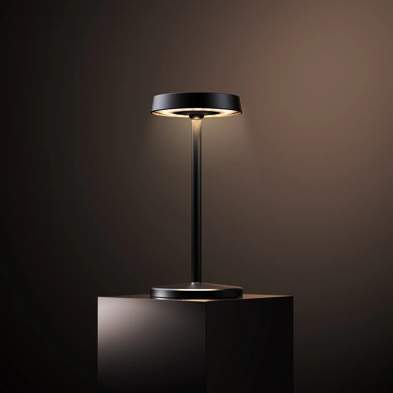 LANOVA SAUCER-堆叠充电餐桌灯STACKABLE BATTERY LAMP（图ZMzkwNjg5NjI4）