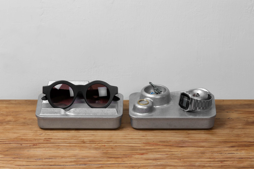 VALLEY landscape organizing box holds phone, cards and glass