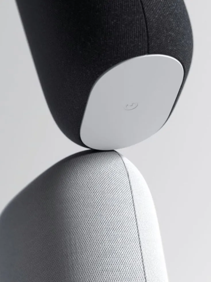 the back end of an office chair with a black and white head