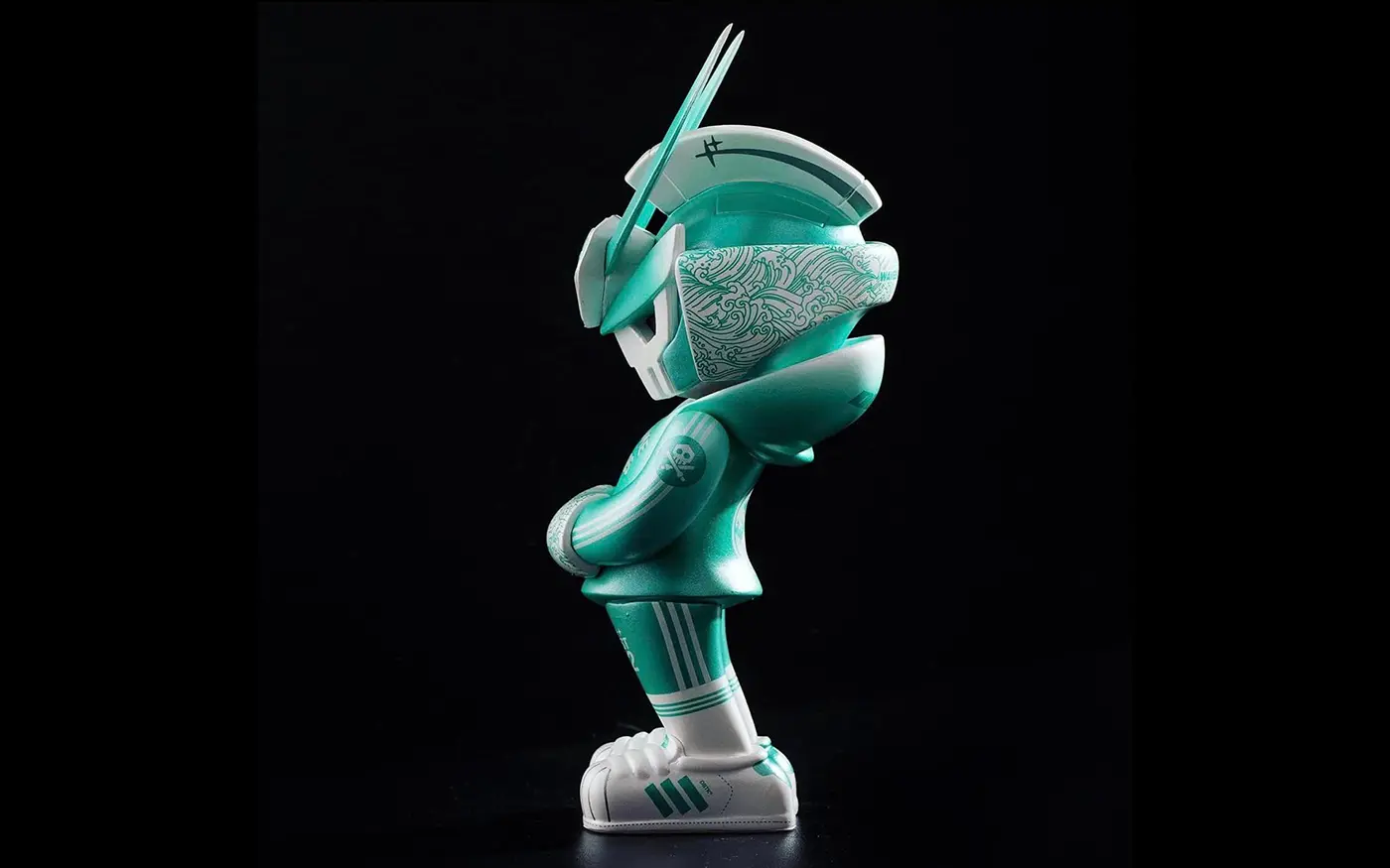 限量版TEQ63——结合了DBTK的身份和旅程与艺术玩具！