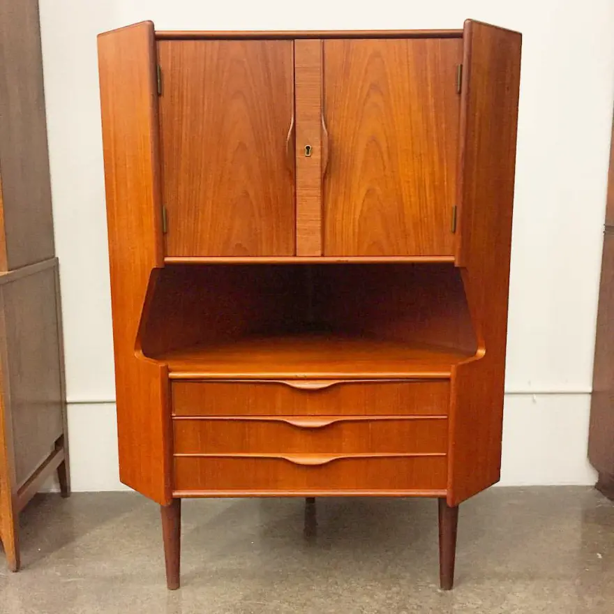 Answering the Question "Why is Mid Century Modern Furniture 
