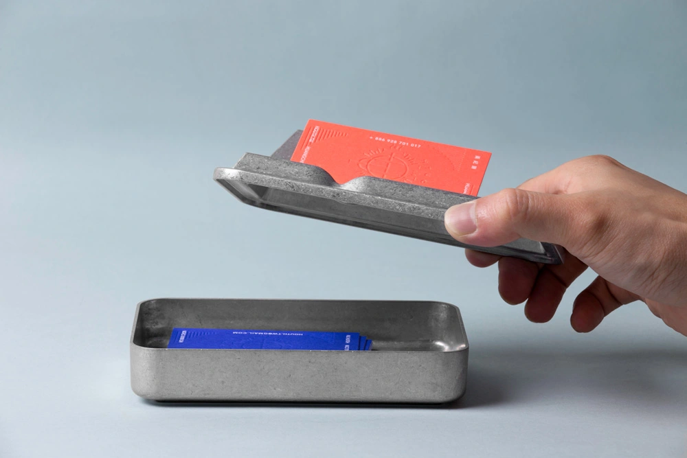 VALLEY landscape organizing box holds phone, cards and glass