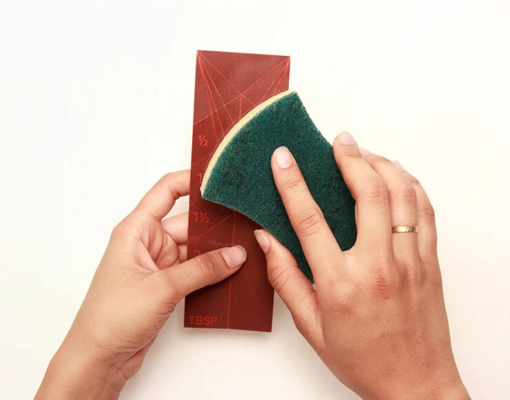 Core77 Test Kitchen: Does the Polygons 4-in-1 Measuring Spoon Fold Under Pressure?