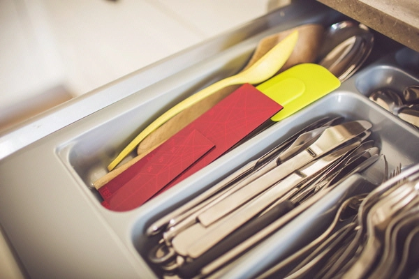 Core77 Test Kitchen: Does the Polygons 4-in-1 Measuring Spoon Fold Under Pressure?